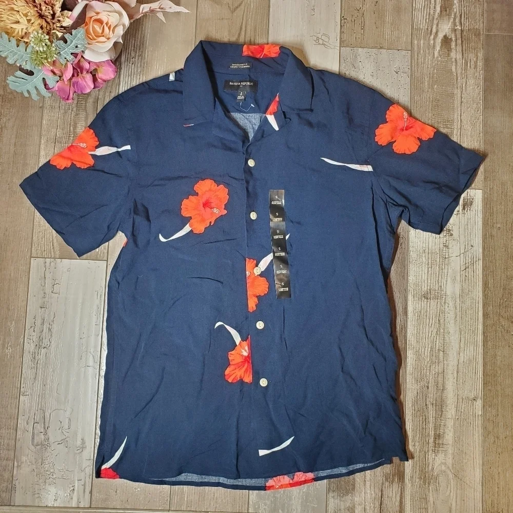NWT BANANA REPUBLIC Men's Standard Fit Rayon Vacation Shirt Size Small Blue